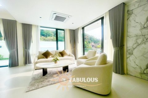 Villa in Kata, Thailand 3 bedrooms № 179323 - photo 9