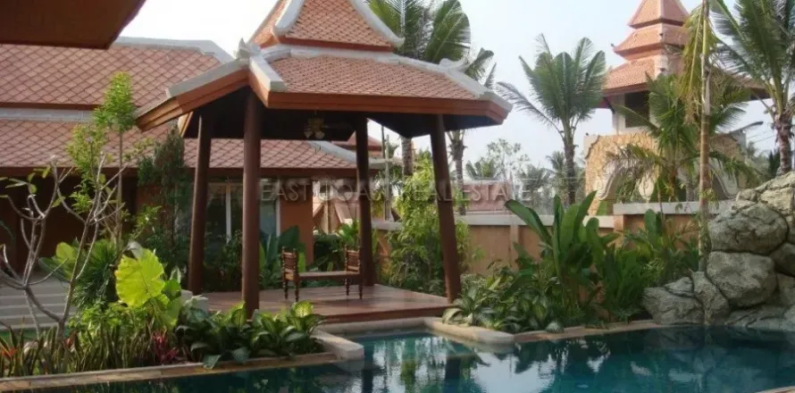 Casa de 3 dormitorios en Pattaya, Tailandia № 213625