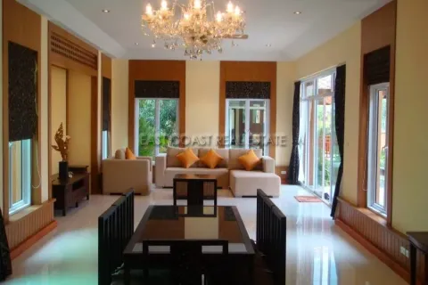Casa de 3 dormitorios en Pattaya, Tailandia № 213625 - foto 2