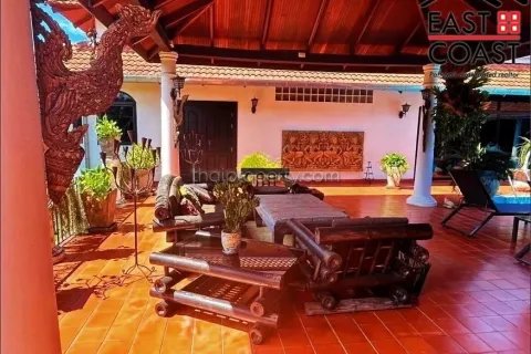 Casa de 6 dormitorios en Pattaya, Tailandia № 213623 - foto 6