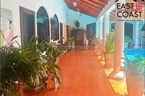Casa de 6 dormitorios en Pattaya, Tailandia № 213623 - foto 11