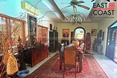 Casa de 6 dormitorios en Pattaya, Tailandia № 213623 - foto 7