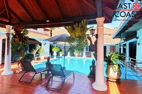 Casa de 6 dormitorios en Pattaya, Tailandia № 213623 - foto 8