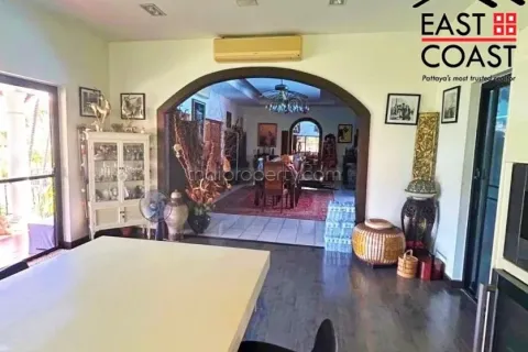 Casa de 6 dormitorios en Pattaya, Tailandia № 213623 - foto 19
