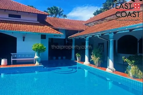 Casa de 6 dormitorios en Pattaya, Tailandia № 213623 - foto 10