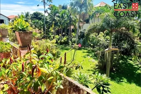 Casa de 6 dormitorios en Pattaya, Tailandia № 213623 - foto 4