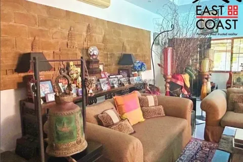 Casa de 6 dormitorios en Pattaya, Tailandia № 213623 - foto 16