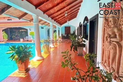 Casa de 6 dormitorios en Pattaya, Tailandia № 213623 - foto 12