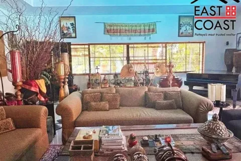 Casa de 6 dormitorios en Pattaya, Tailandia № 213623 - foto 13