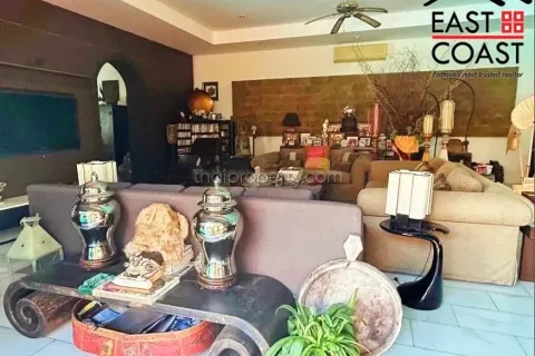 Casa de 6 dormitorios en Pattaya, Tailandia № 213623 - foto 15