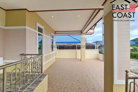 Casa de 3 dormitorios en Pattaya, Tailandia № 213622 - foto 17