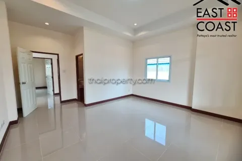 Casa de 3 dormitorios en Pattaya, Tailandia № 213622 - foto 11
