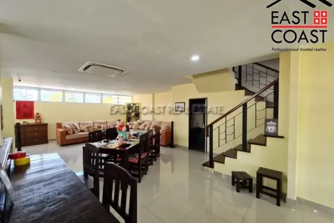 Casa de 4 dormitorios en Pattaya, Tailandia № 213621 - foto 8