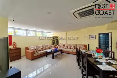 Casa de 4 dormitorios en Pattaya, Tailandia № 213621 - foto 9