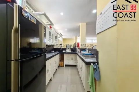 Casa de 4 dormitorios en Pattaya, Tailandia № 213621 - foto 7