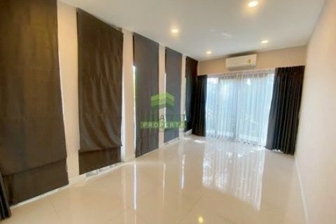 Maison à Bang Kaeo, Thaïlande 4 chambres № 147174 - photo 2