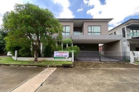 Maison à Bang Kaeo, Thaïlande 4 chambres № 147174 - photo 1