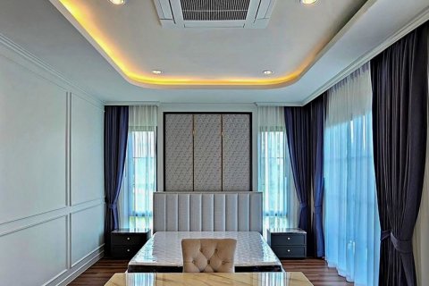 Villa in Chiang Mai, Thailand 4 bedrooms № 170378 - photo 24