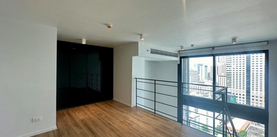 Studio dans le Condo à Bang Rak, Bangkok, Thaïlande  № 136580