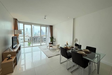 Condo in Bangkok, Thailand, 2 bedrooms № 202099 - photo 2