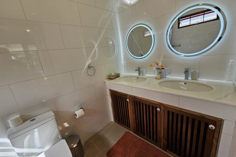 Villa in Ko Samui, Thailand 3 bedrooms № 138137 - photo 15