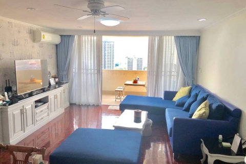 Condo à Watthana, Bangkok, Thaïlande, 3 chambres № 134066 - photo 2