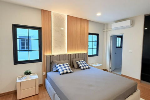 House in Bangkok, Thailand 4 bedrooms № 190282 - photo 7