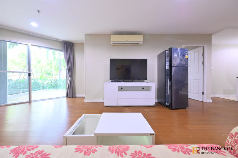 Condo in Bangkok, Thailand, 3 bedrooms № 184699 - photo 4