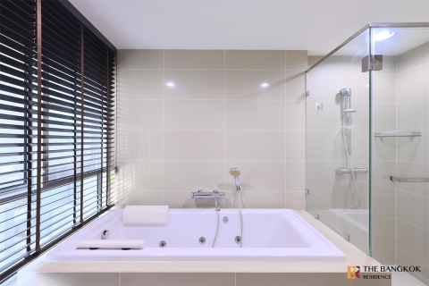 Condo in Bangkok, Thailand, 3 bedrooms  № 184699