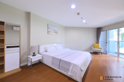 Condo in Bangkok, Thailand, 3 bedrooms № 184699 - photo 6