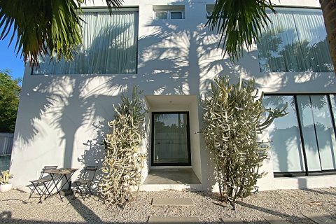 Villa in Hua Hin, Thailand 4 bedrooms № 168278 - photo 9