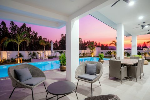 Villa in Hua Hin, Thailand 4 bedrooms № 168312 - photo 6