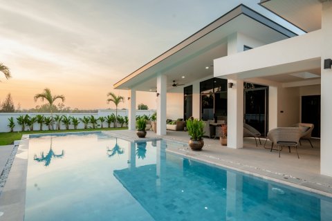 Villa in Hua Hin, Thailand 4 bedrooms № 168312 - photo 5