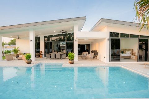 Villa in Hua Hin, Thailand 4 bedrooms № 168312