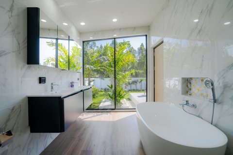 Villa in Hua Hin, Thailand 4 bedrooms № 168312 - photo 19