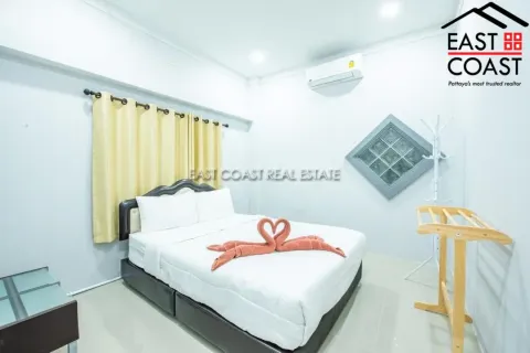Casa de 5 dormitorios en Pattaya, Tailandia № 212910 - foto 4