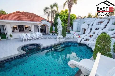 Casa de 5 dormitorios en Pattaya, Tailandia № 212910 - foto 18