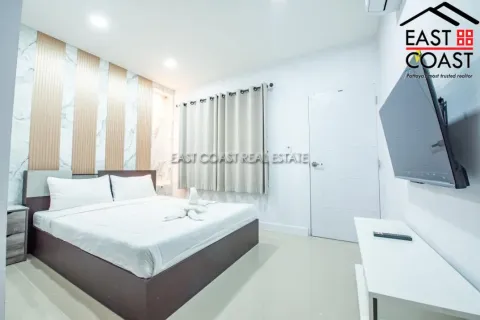Casa de 5 dormitorios en Pattaya, Tailandia № 212910 - foto 6