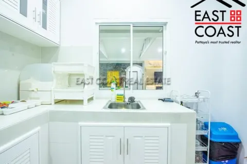 Casa de 5 dormitorios en Pattaya, Tailandia № 212910 - foto 10