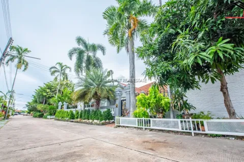 Casa de 5 dormitorios en Pattaya, Tailandia № 212910 - foto 30