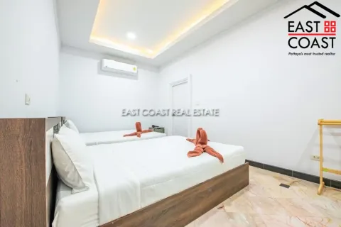 Casa de 5 dormitorios en Pattaya, Tailandia № 212910 - foto 8