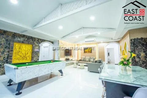 Casa de 5 dormitorios en Pattaya, Tailandia № 212910 - foto 3