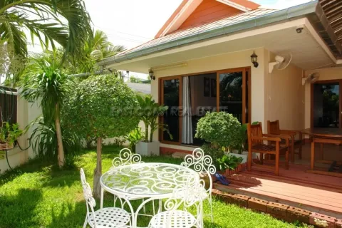 Casa de 5 dormitorios en Pattaya, Tailandia № 212912 - foto 3