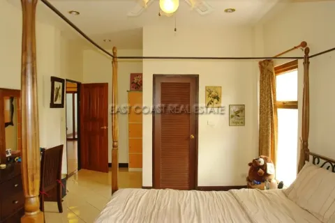Casa de 5 dormitorios en Pattaya, Tailandia № 212912 - foto 15