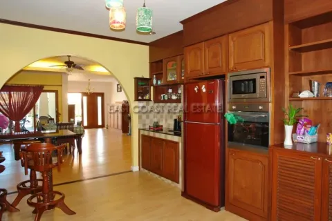 Casa de 5 dormitorios en Pattaya, Tailandia № 212912 - foto 8