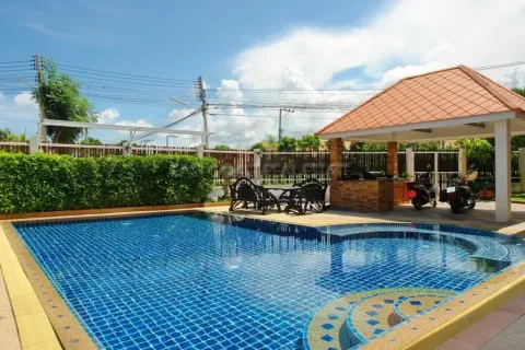 Casa de 5 dormitorios en Pattaya, Tailandia № 212912 - foto 2