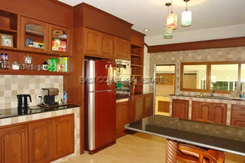 Casa de 5 dormitorios en Pattaya, Tailandia № 212912 - foto 9