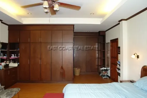 Casa de 5 dormitorios en Pattaya, Tailandia № 212912 - foto 18