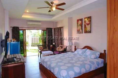 Casa de 5 dormitorios en Pattaya, Tailandia № 212912 - foto 12
