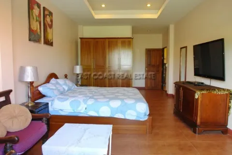 Casa de 5 dormitorios en Pattaya, Tailandia № 212912 - foto 11